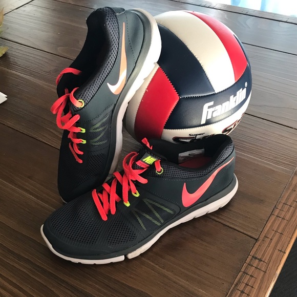 Nike Shoes - Nike flex run